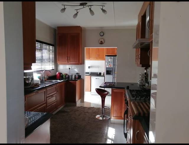 4 BEDROOM HOUSE FOR SALE IN RESERVOIR HILLS